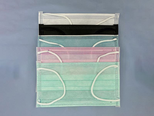 使い捨てマスクはどのくらいの期間交換する必要がありますか？